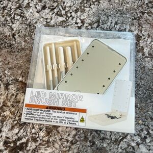 Vivitar LED Mirror Brush Set Makeup Travel Kit NWT